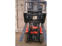 傾翻夾01_臨沂叉車(chē)屬具廠(chǎng)家